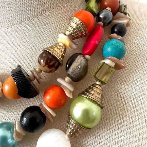 Colorful shell multi strand beaded necklace - Picture 9 of 10